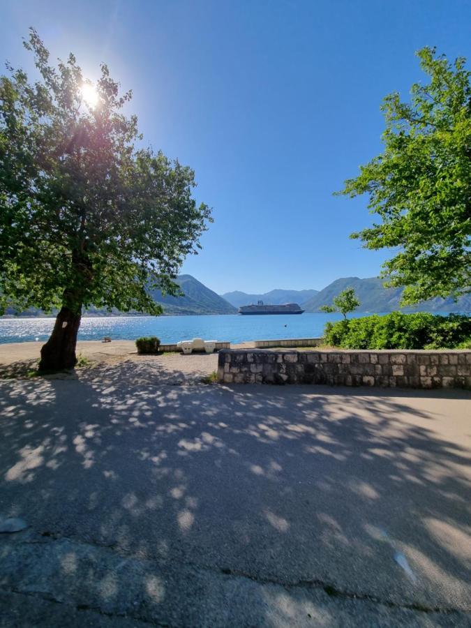 Apartment On The Shore Of The Bay Of Kotor With Free Wi-Fi Exterior foto